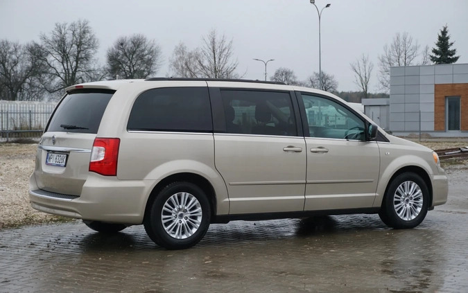 Lancia Voyager cena 54900 przebieg: 161662, rok produkcji 2014 z Suraż małe 254